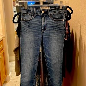 Abercrombie & Fitch - The Super Skinny Mid Rise Jean